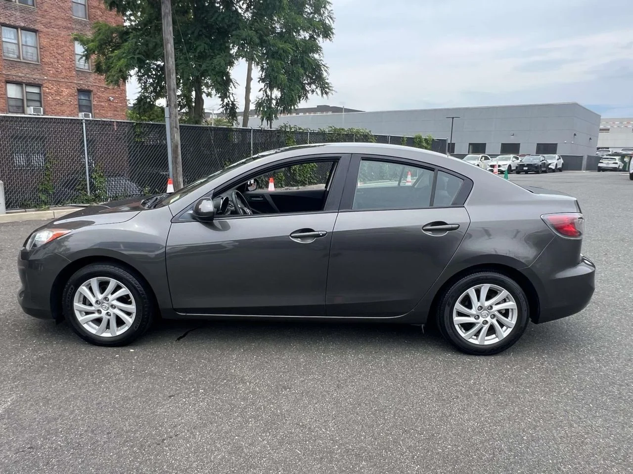 Used 2012 Graphite Mica Mazda i Touring image 4