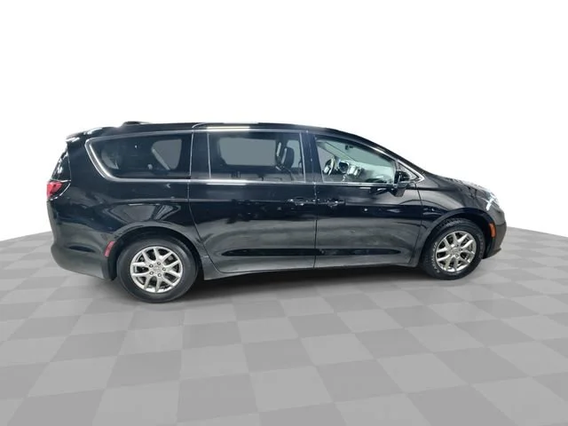 2024 Chrysler Pacifica Touring L - Photo 10