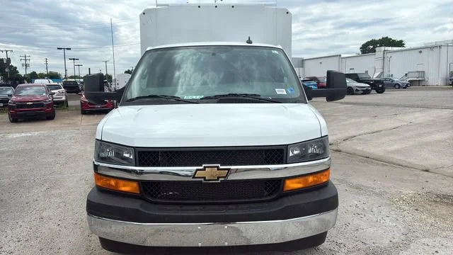 New 2025 Summit White Chevrolet 1WT image 3