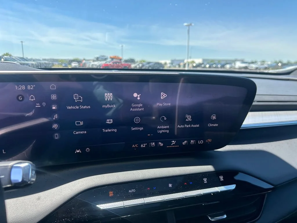 New 2026 Iridescent White Tricoat Buick Avenir image 24
