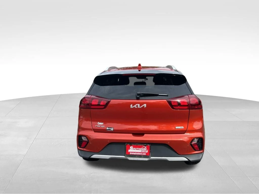 Used 2022 Orange Kia LXS image 4
