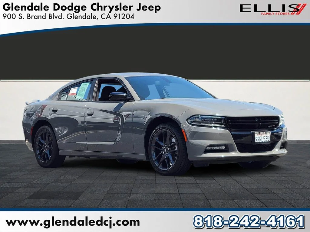 Used 2023 Gray Dodge SXT image 1