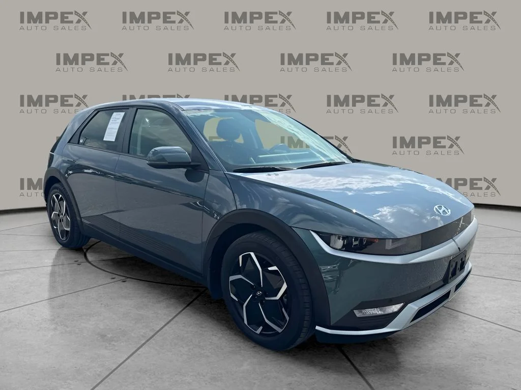 Used 2023 Green Hyundai SEL image 7
