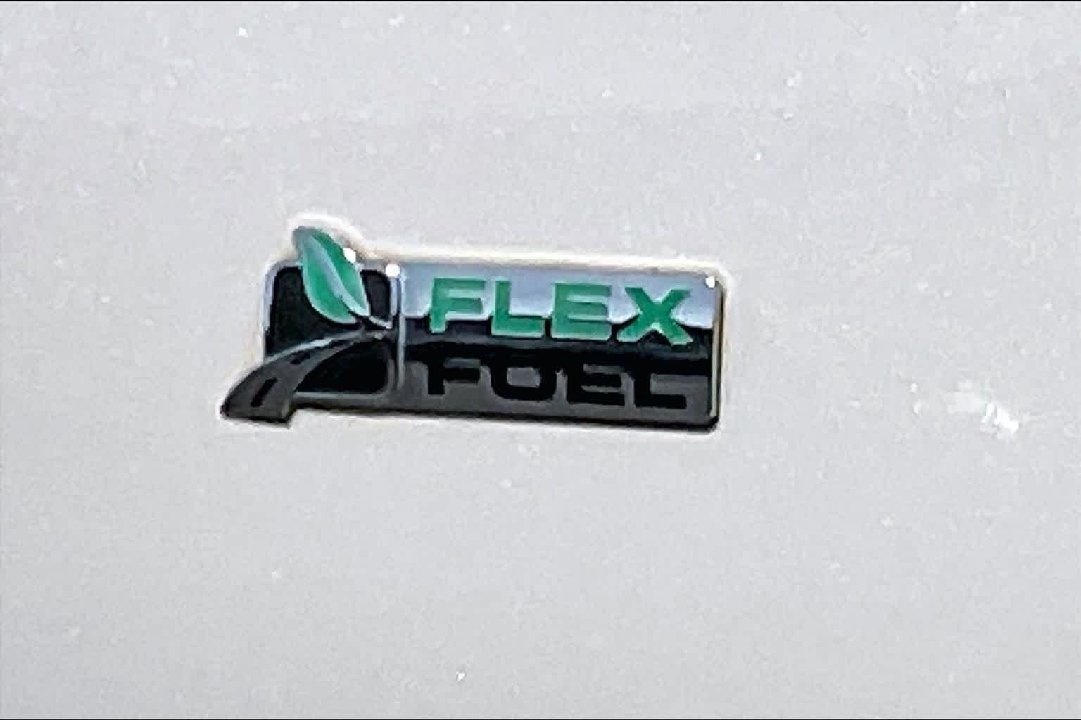 Used 2011 White Platinum Metallic Ford Limited image 26