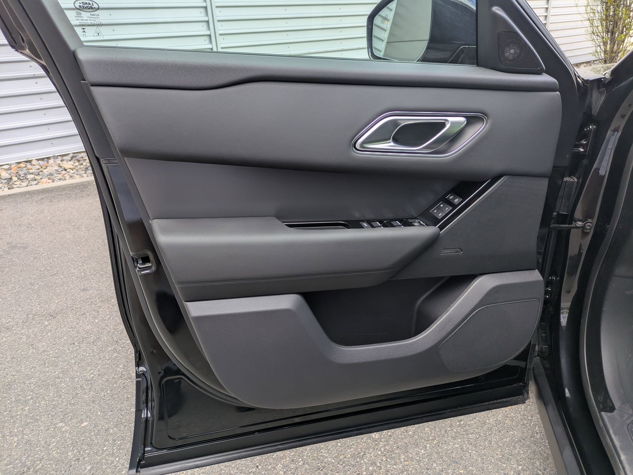 New 2026 Santorini Black Land Rover S image 13