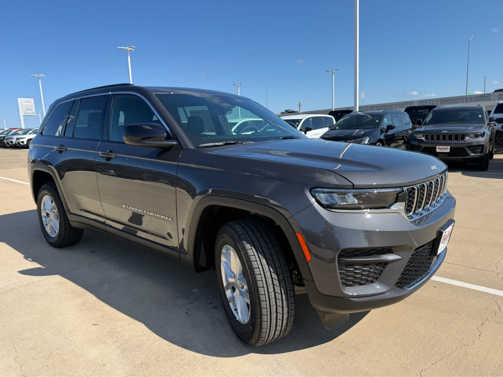 New 2026 Baltic Gray Metallic Clear-Coat Exterior Paint Jeep Laredo X image 4
