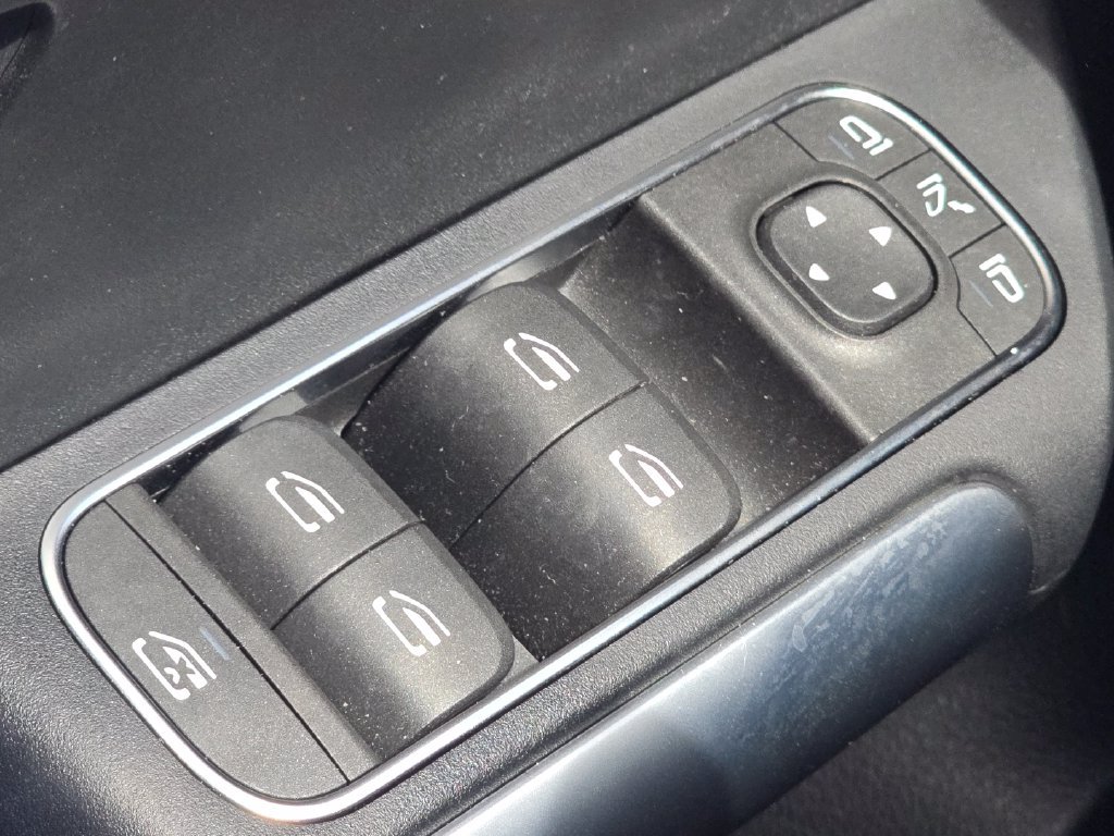 Used 2023  Mercedes-Benz GLA 250 image 27