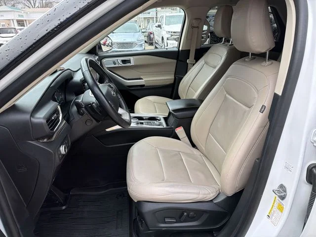 Used 2021 White Ford Limited image 13