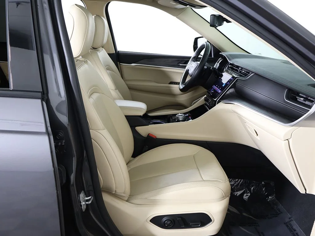 Used 2022 Gray Jeep Limited image 37