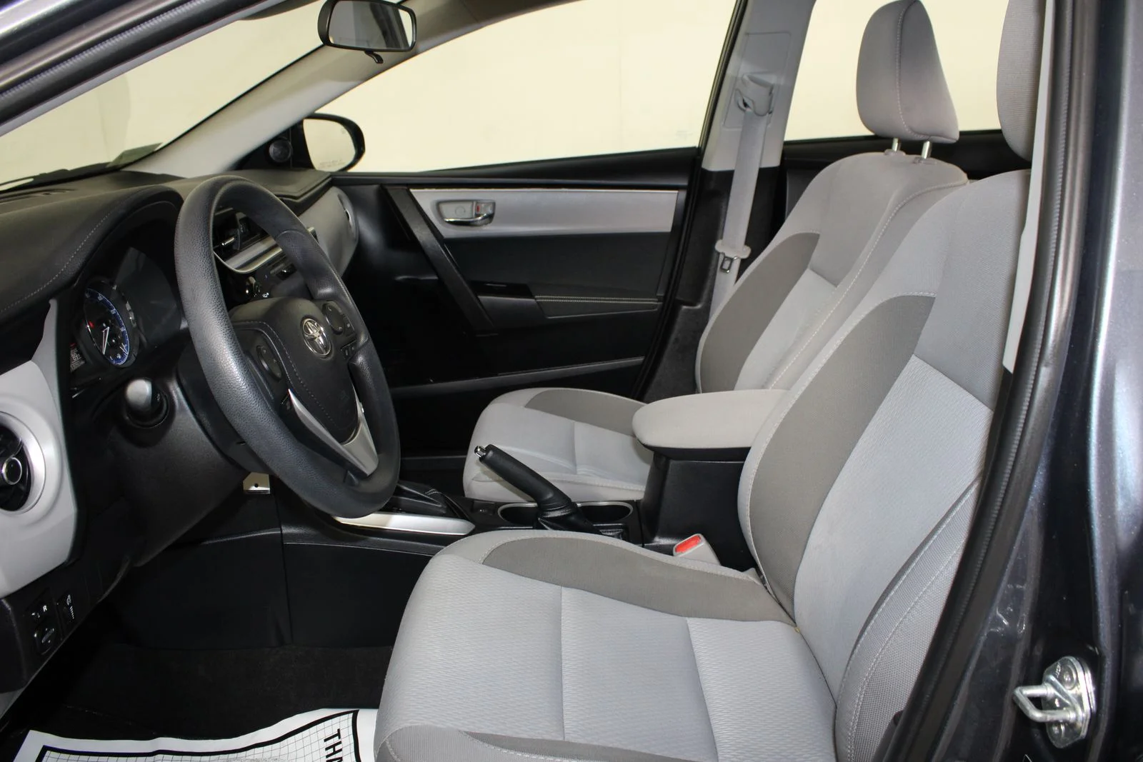 Used 2017 Gray Toyota LE image 4