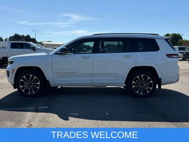 Used 2023 White/off-white Jeep Overland image 9
