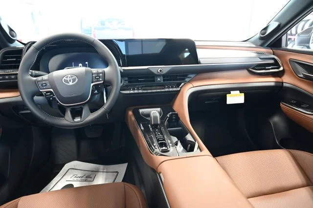 2026 Toyota Crown Signia Limited - Photo 13