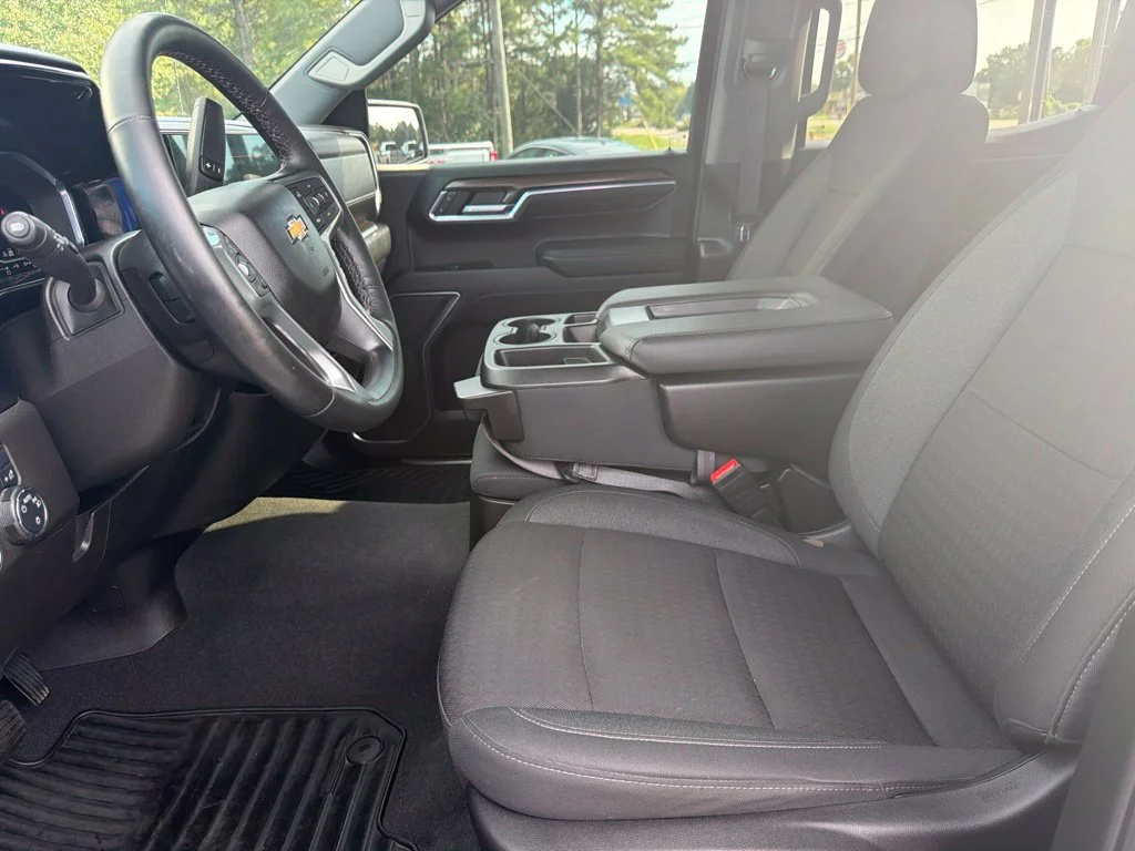 Used 2024 Summit White Chevrolet LT image 27