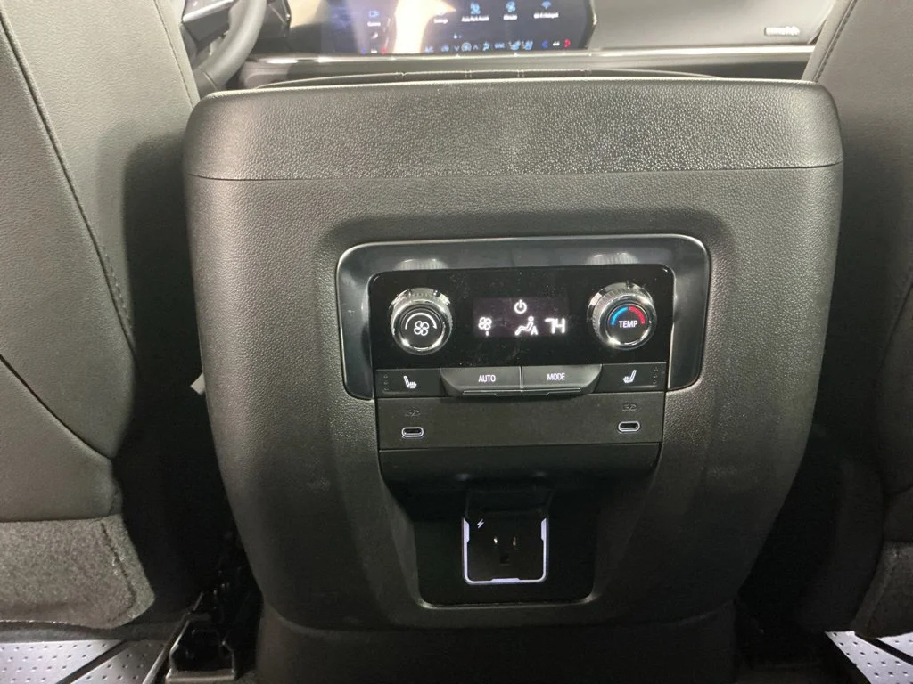 New 2027 Polar White Tricoat Chevrolet High Country image 23
