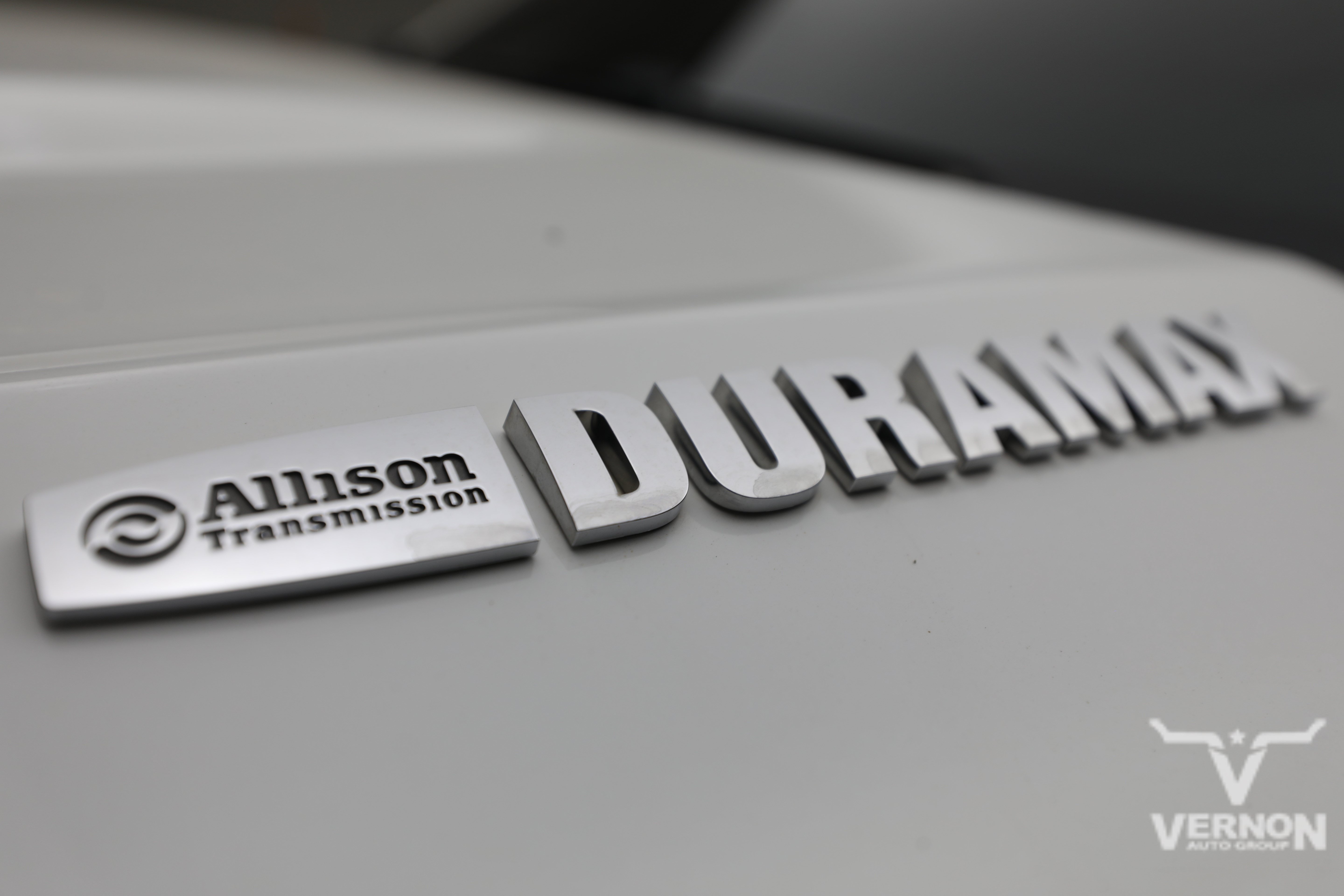 Used 2018 Summit White Chevrolet Y image 11