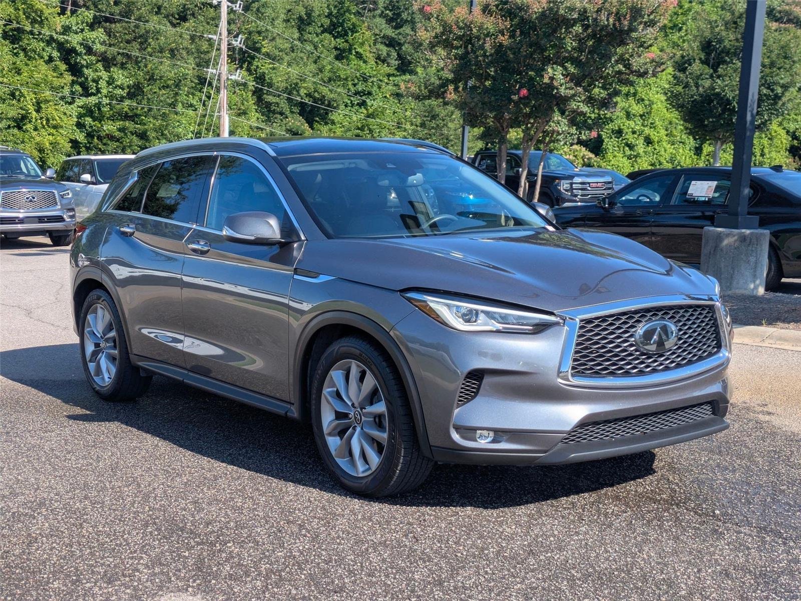 Used 2020  INFINITI  image 3