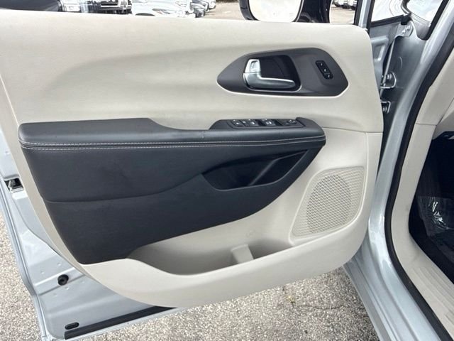 Used 2024 Silver Chrysler Touring L image 30