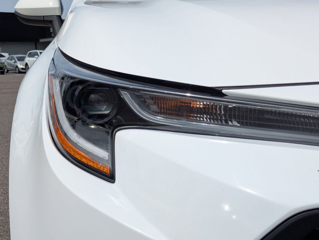 Used 2025 White Toyota LE image 10