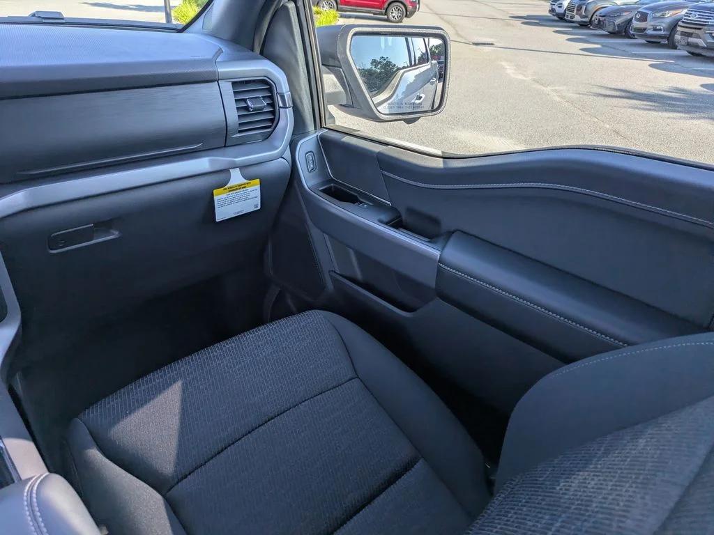 New 2026 Oxford White Ford XLT image 18