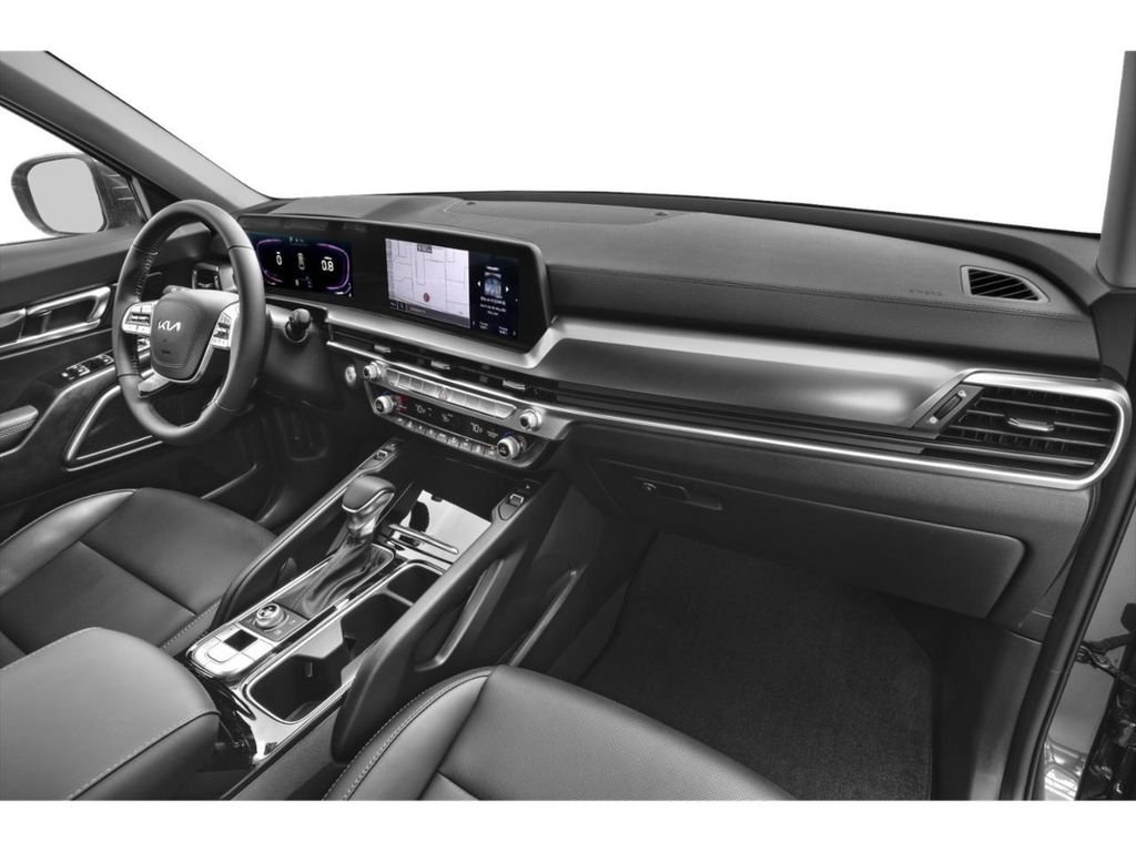 Used 2025 White Kia S image 12