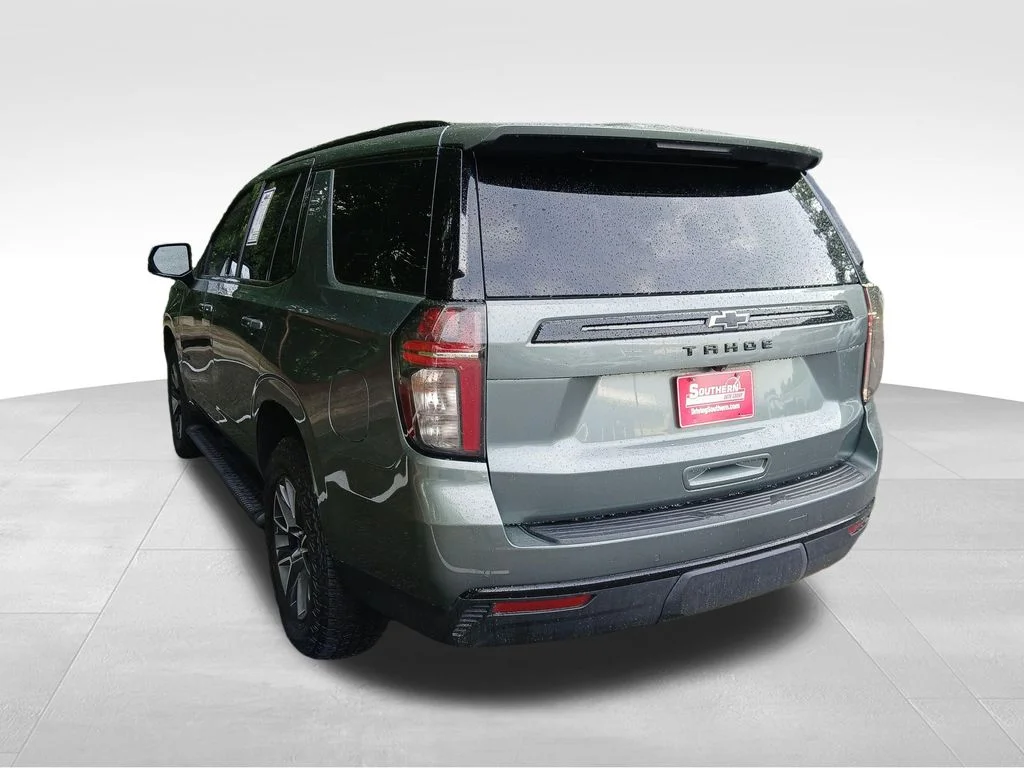 Used 2023 Green Chevrolet Z71 image 8
