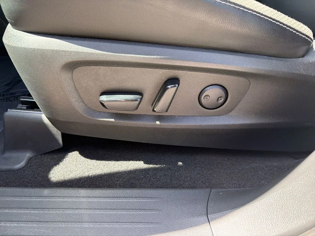 Certified Used 2023 White Nissan SL image 21