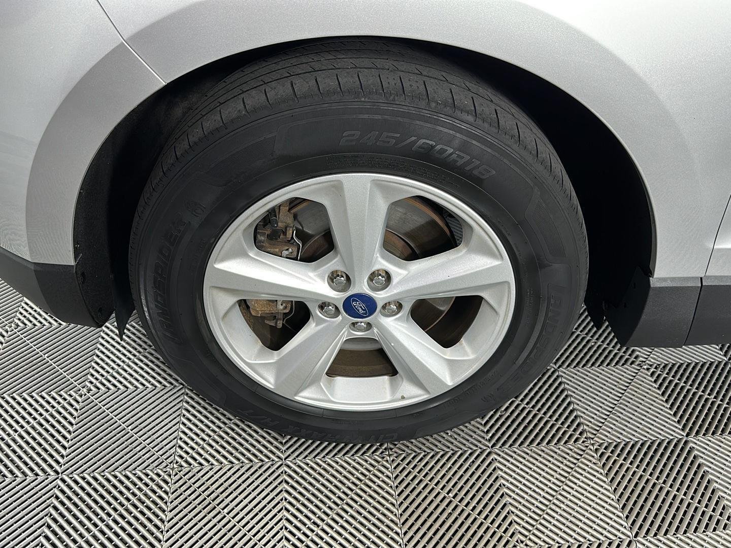 Used 2019 Ingot Silver Ford SE image 14