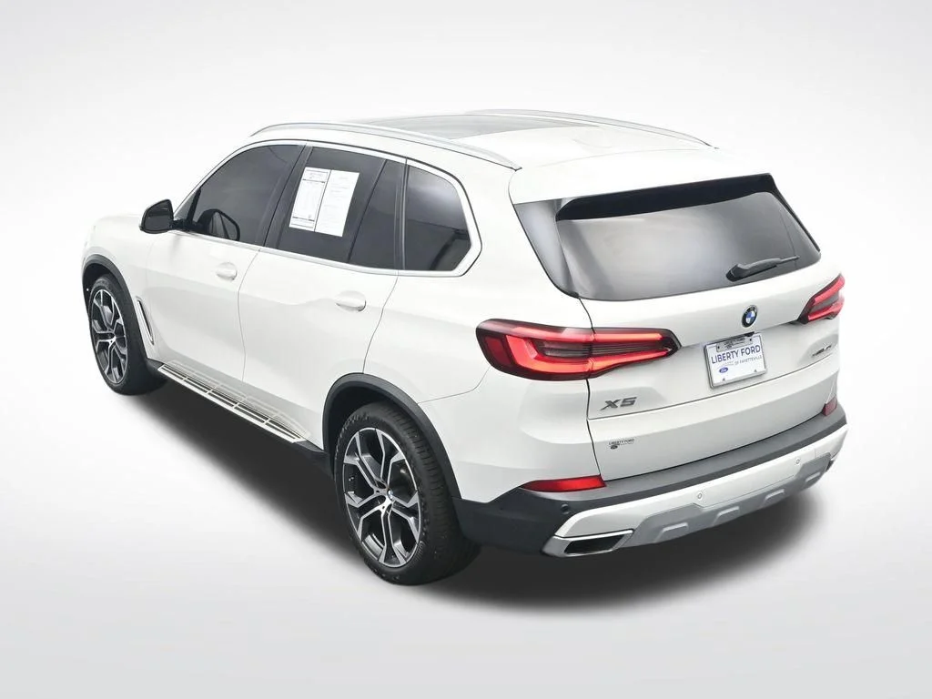 Used 2022 White BMW sDrive40i image 30