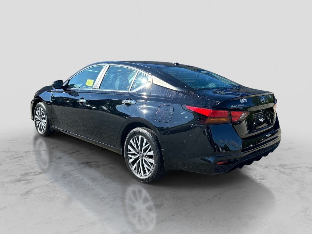 Used 2024 Black Nissan 2.5 SV image 3