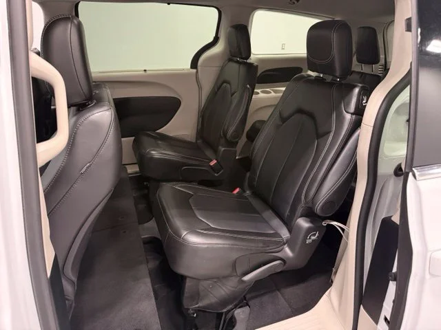 Used 2024 White Chrysler Touring L image 27