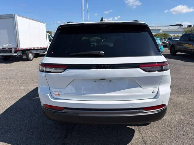 New 2026 White Jeep  image 4
