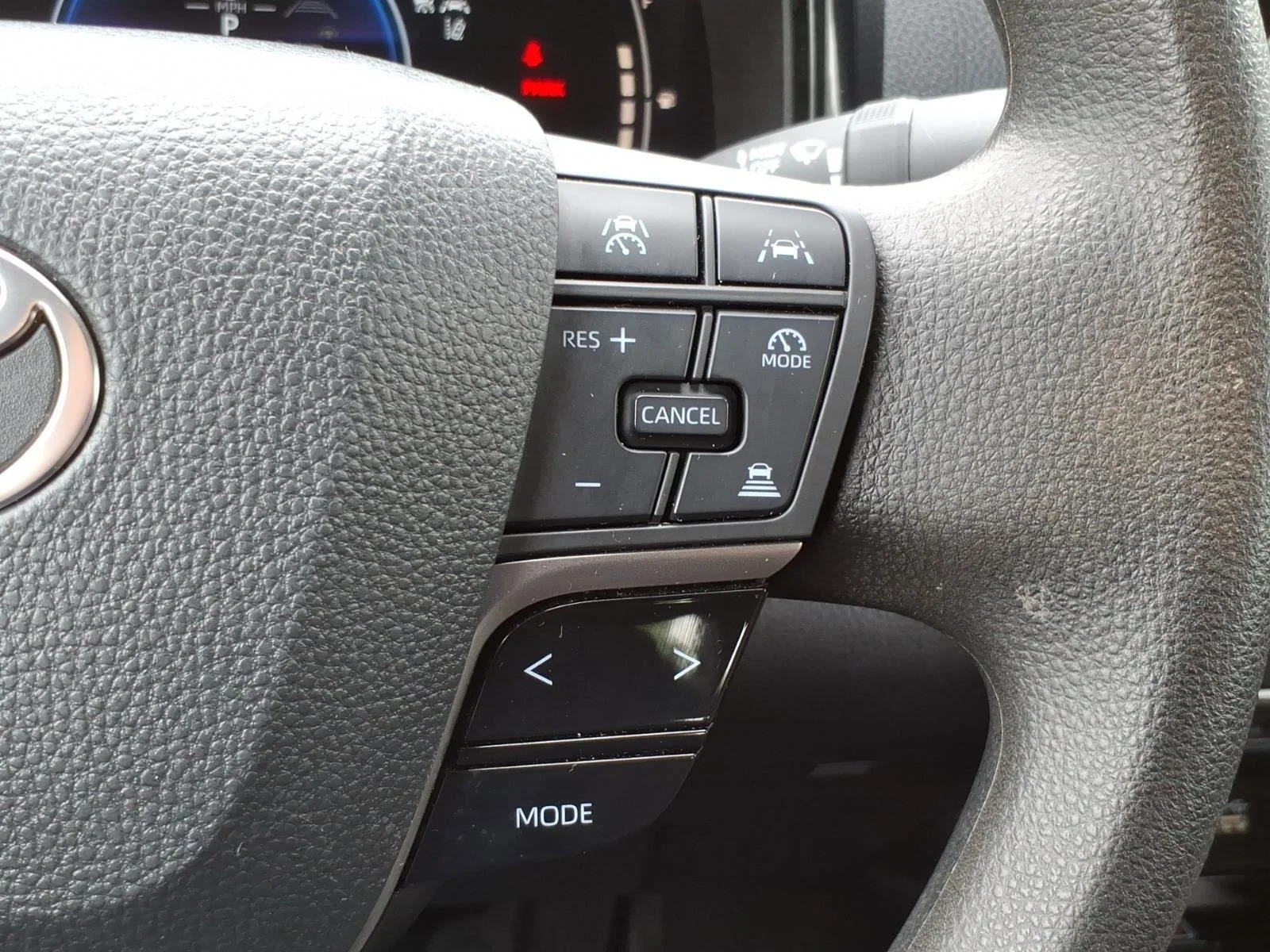 Used 2025 Ice Cap Toyota LE image 15