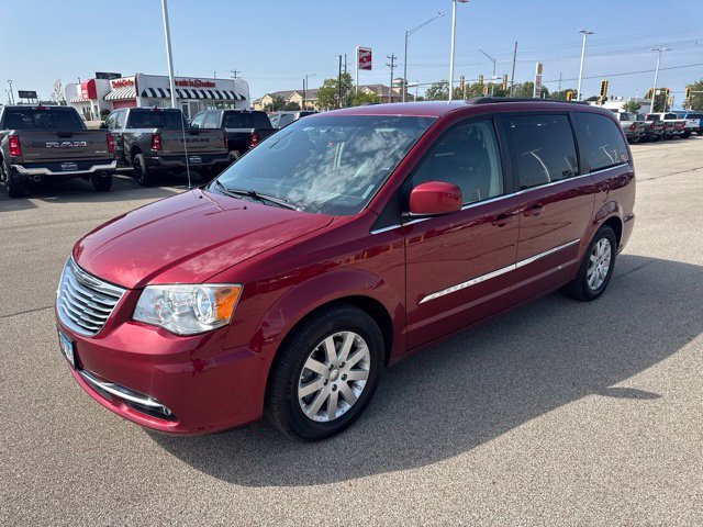 Used 2014 Red Chrysler Touring image 4