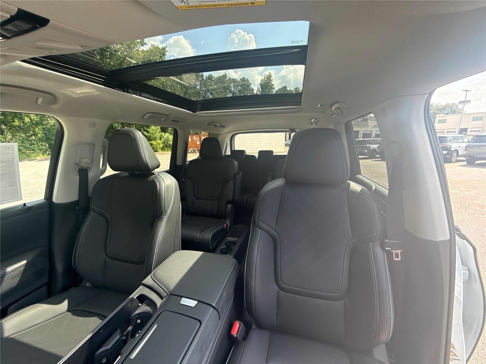 New 2027 RADIANT WHITE INFINITI Luxe 2WD image 25