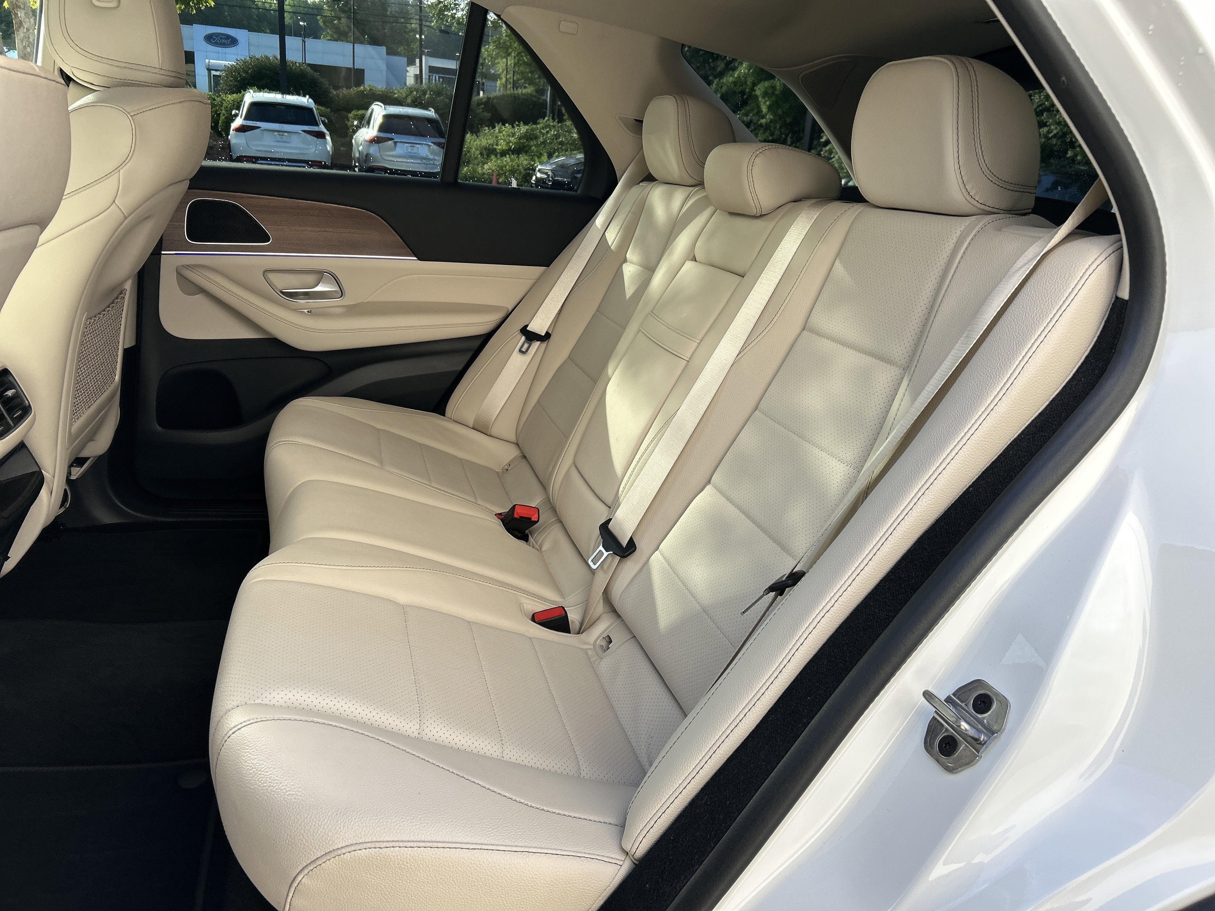 Certified Used 2025 Polar White Mercedes-Benz GLE 450e 4MATIC® SUV image 27
