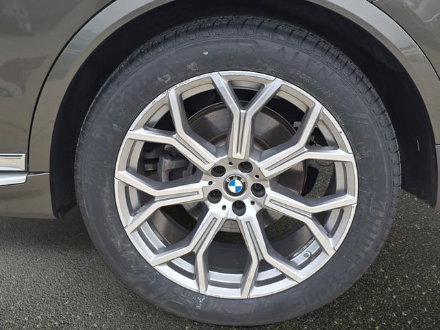 Used 2025 Green BMW xDrive40i image 38