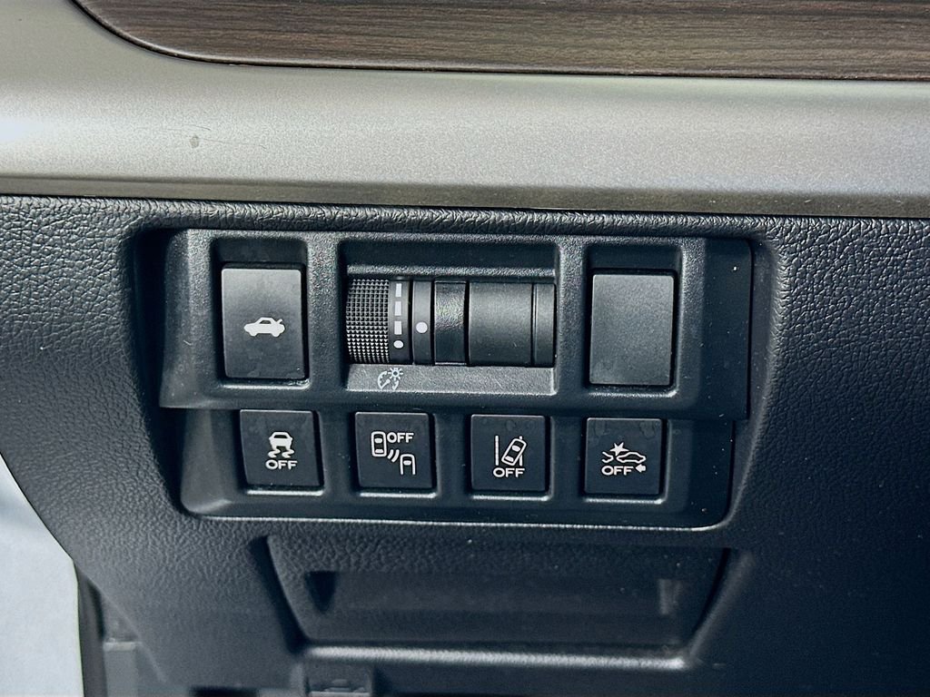 Used 2018 Silver Subaru 2.5i image 10