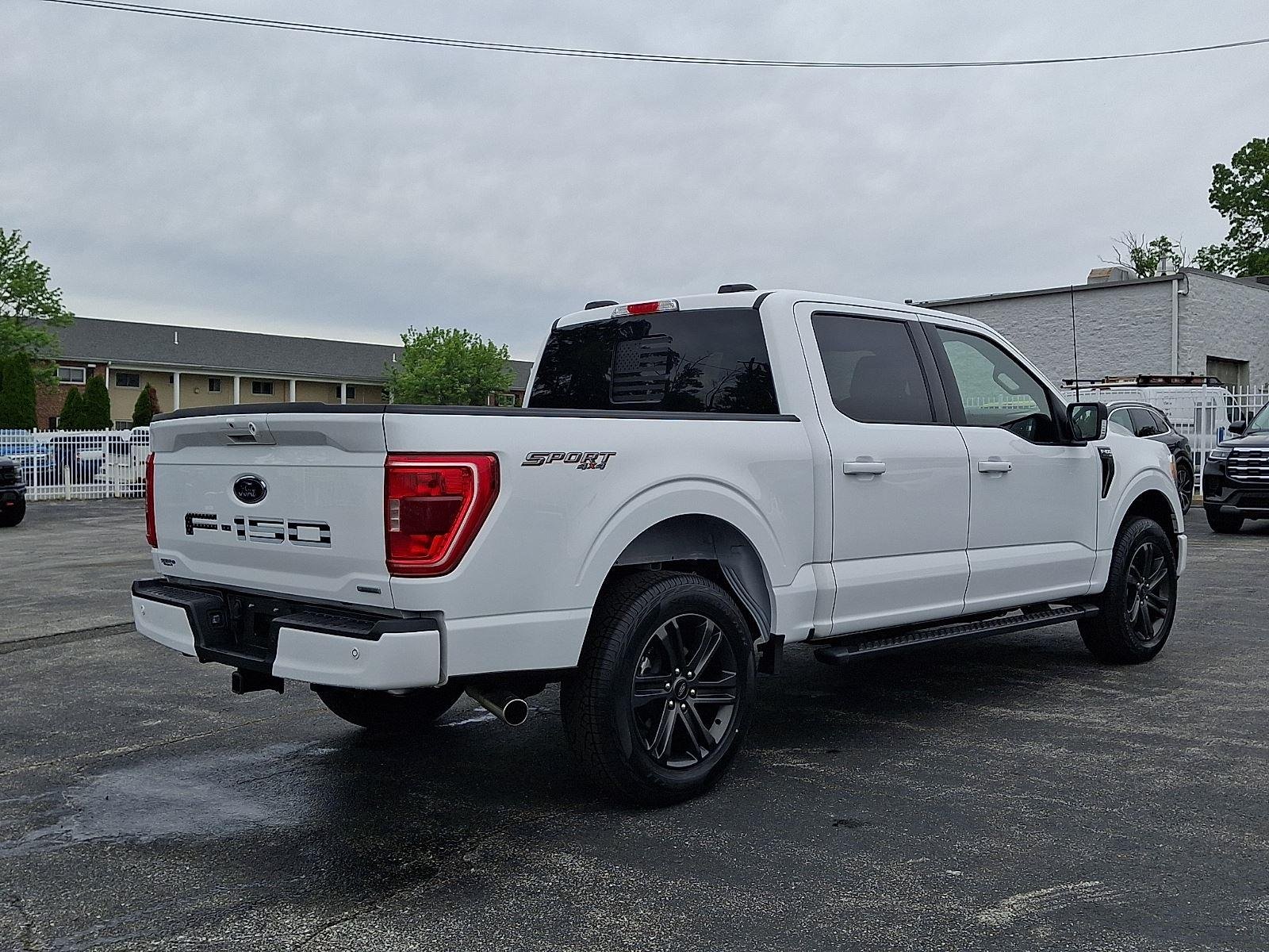 Certified Used 2022 Oxford White Ford XLT image 6