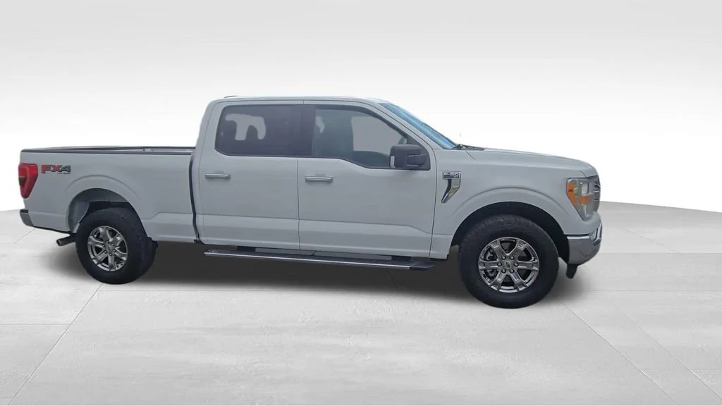 Used 2021 White Ford XL image 9