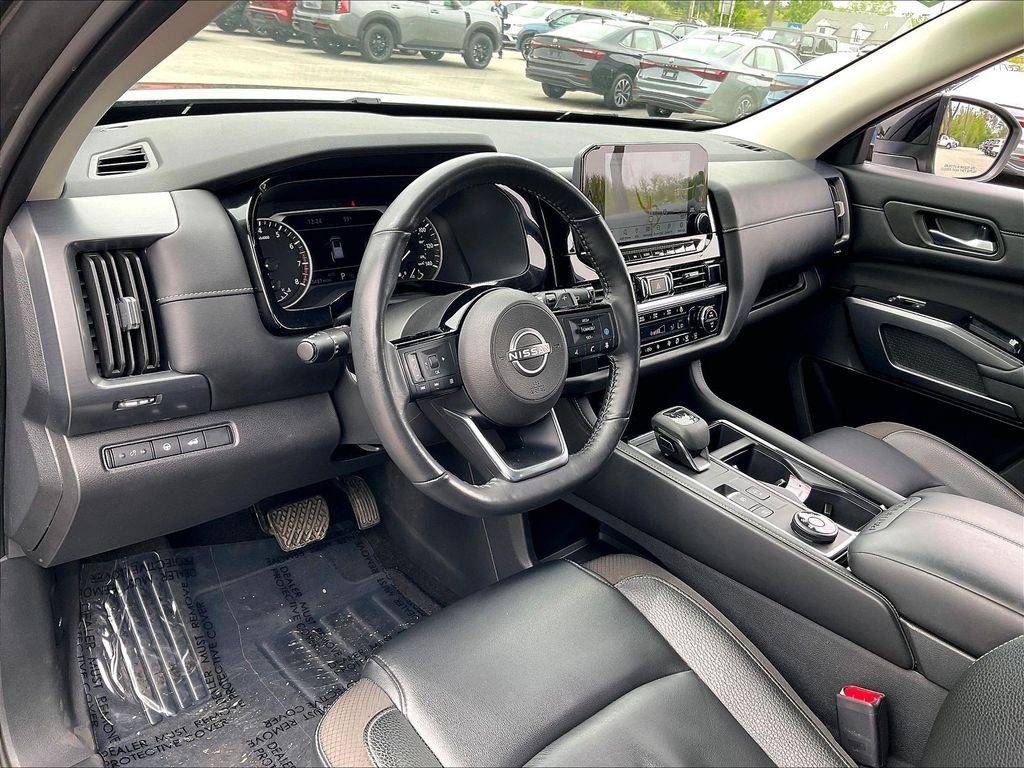 Used 2024 Gun Metallic/Super Black Nissan SL image 8