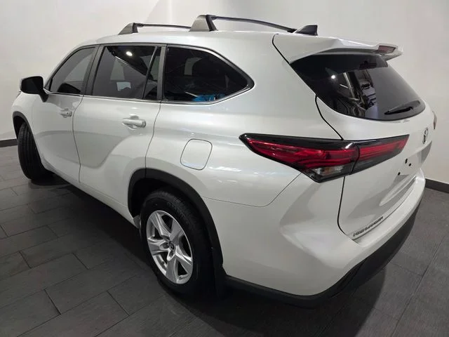 Used 2023 Beige Toyota L image 3