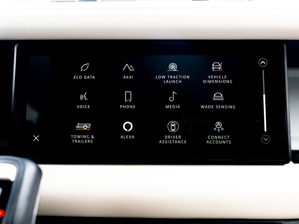 Used 2024 Green Land Rover X-Dynamic SE image 26