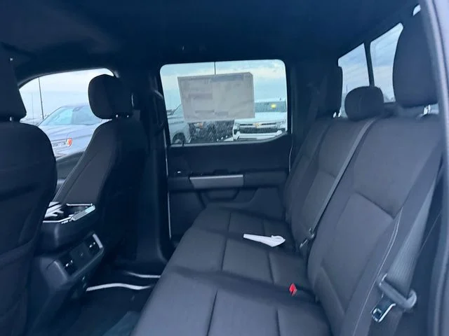 New 2026 Oxford White Ford XLT image 8