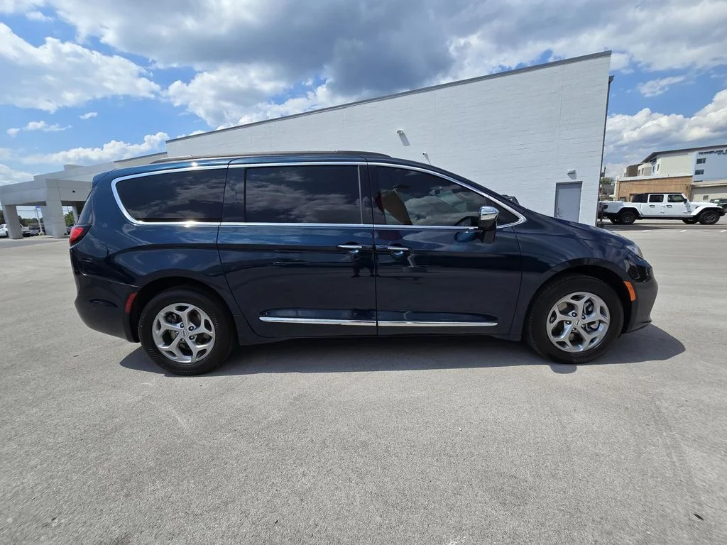 Used 2022 Fathom Blue Pearlcoat Chrysler Limited image 8