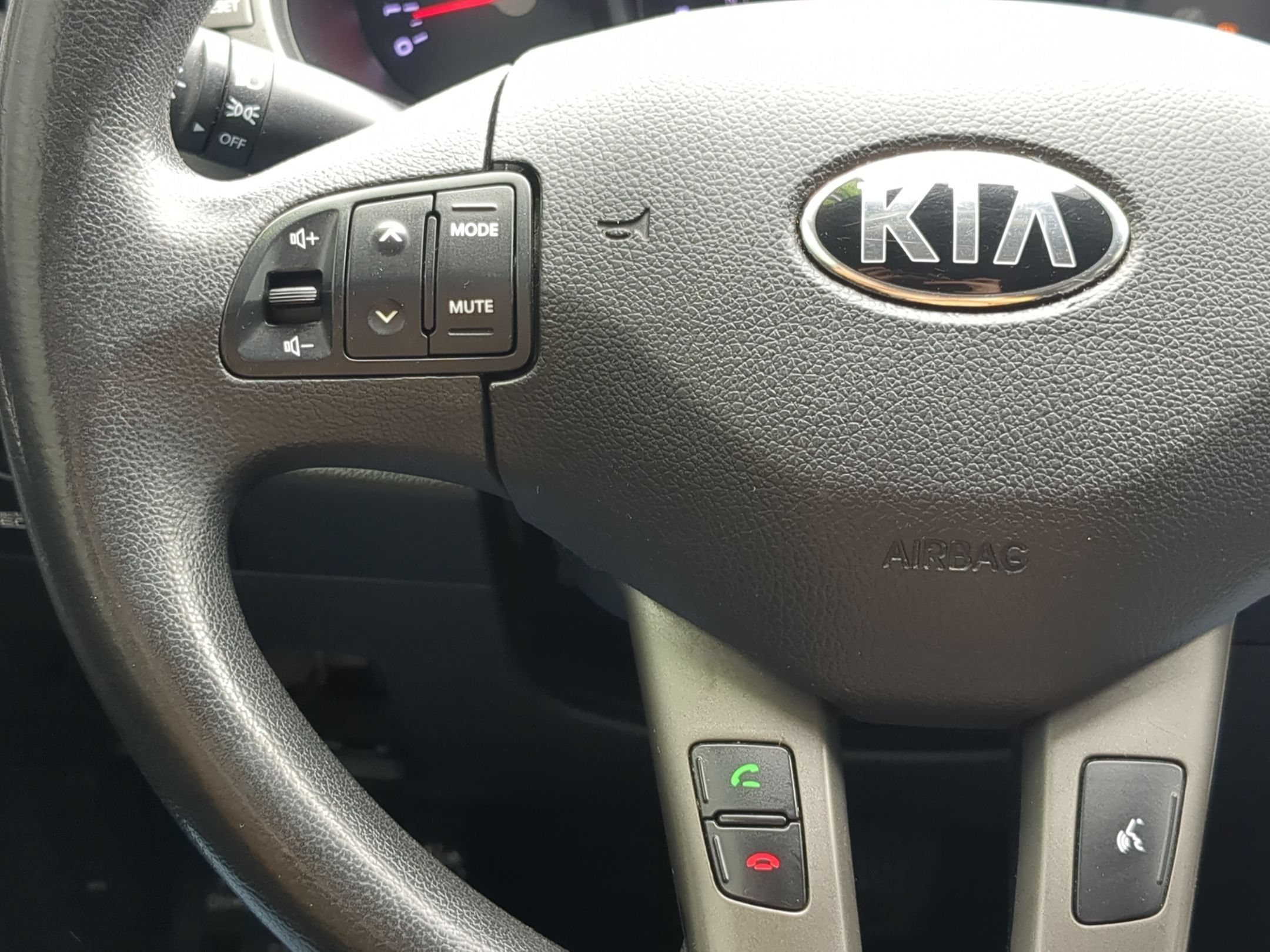 Used 2016 Clear White Kia LX image 18