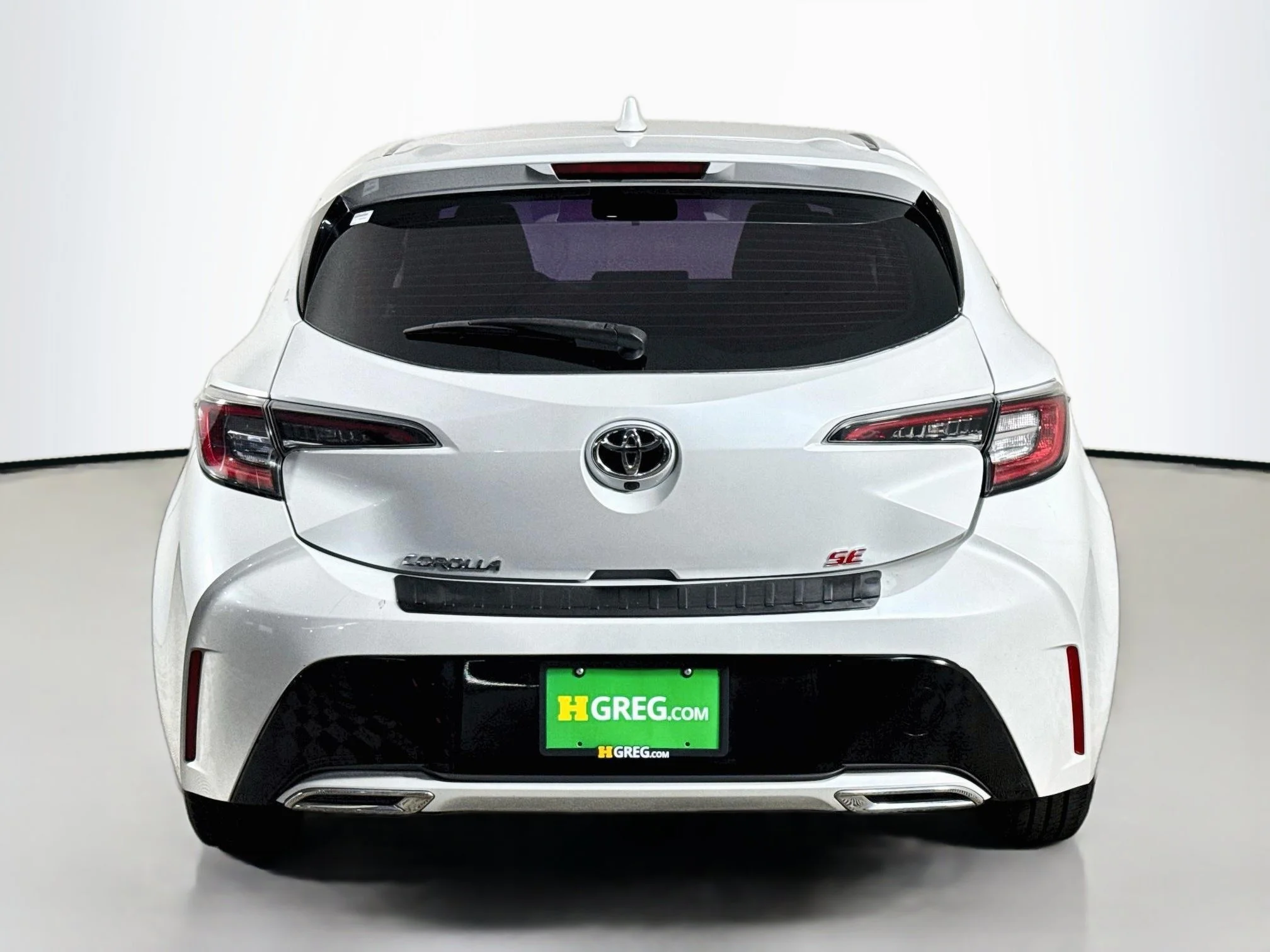 Used 2021 Wind Chill Pearl Toyota SE image 6