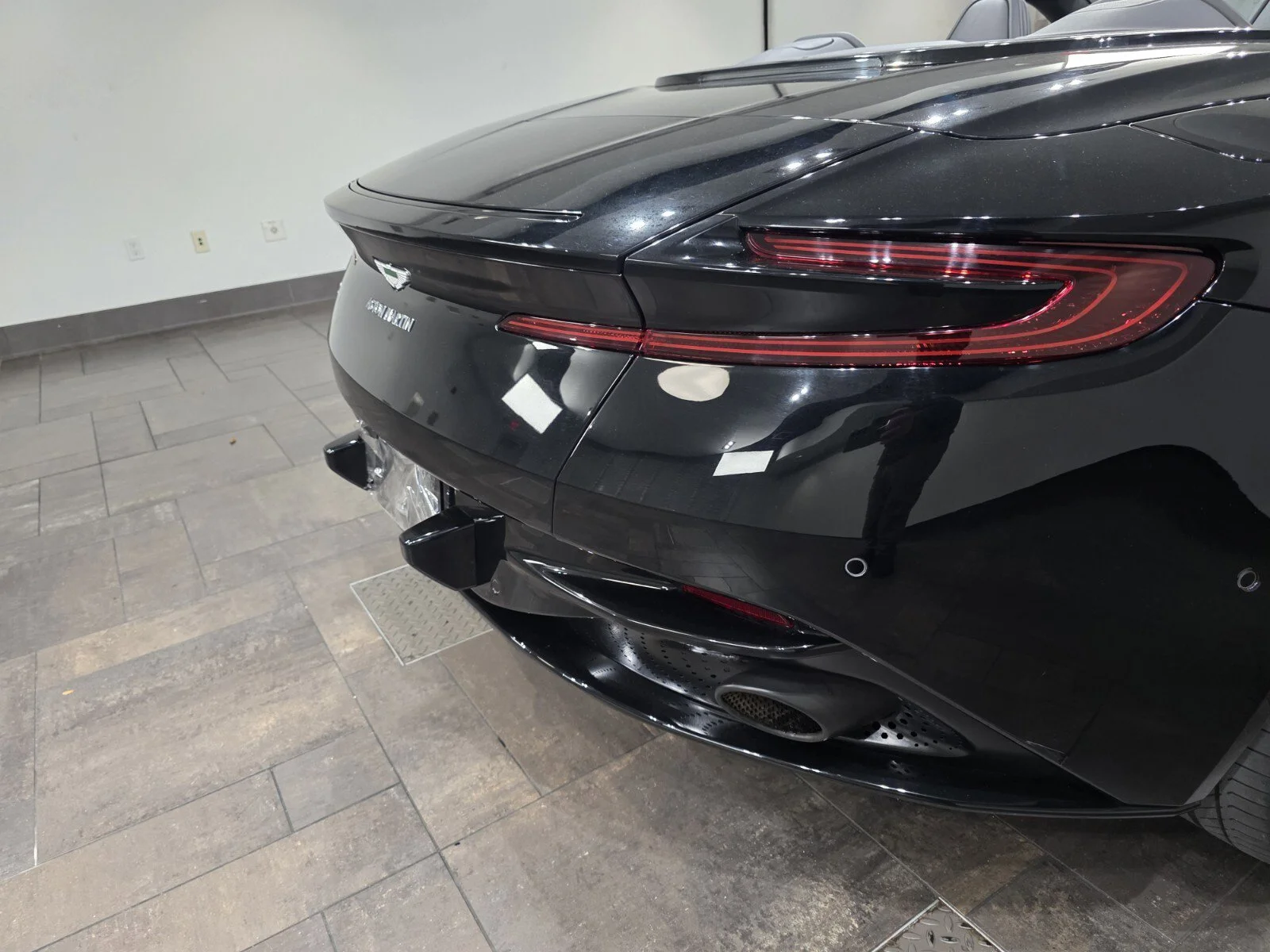 Used 2019 Jet Black Aston Martin Volante image 8