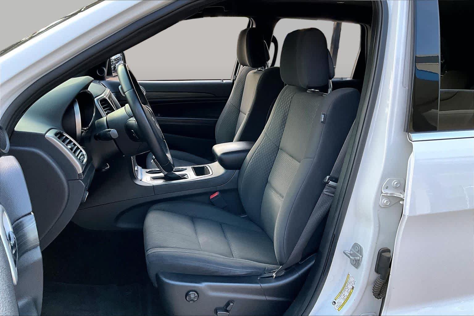 Used 2019 Bright White Clearcoat Jeep Laredo E image 8