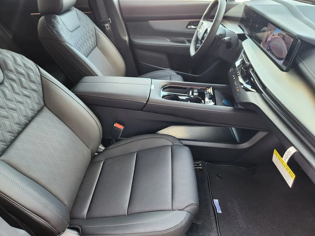 New 2026 Champagne Silver Metallic Nissan Platinum image 12