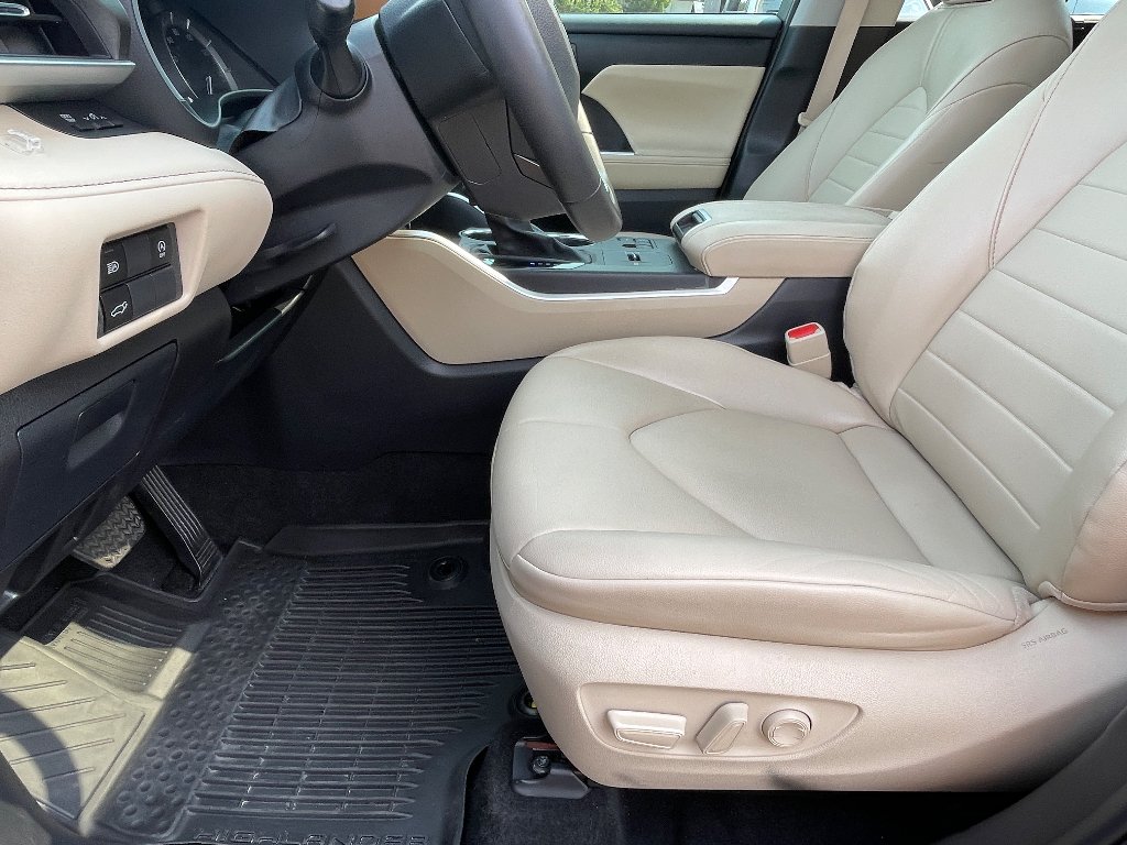 Used 2024 Midnight Black Metallic Toyota XLE image 16